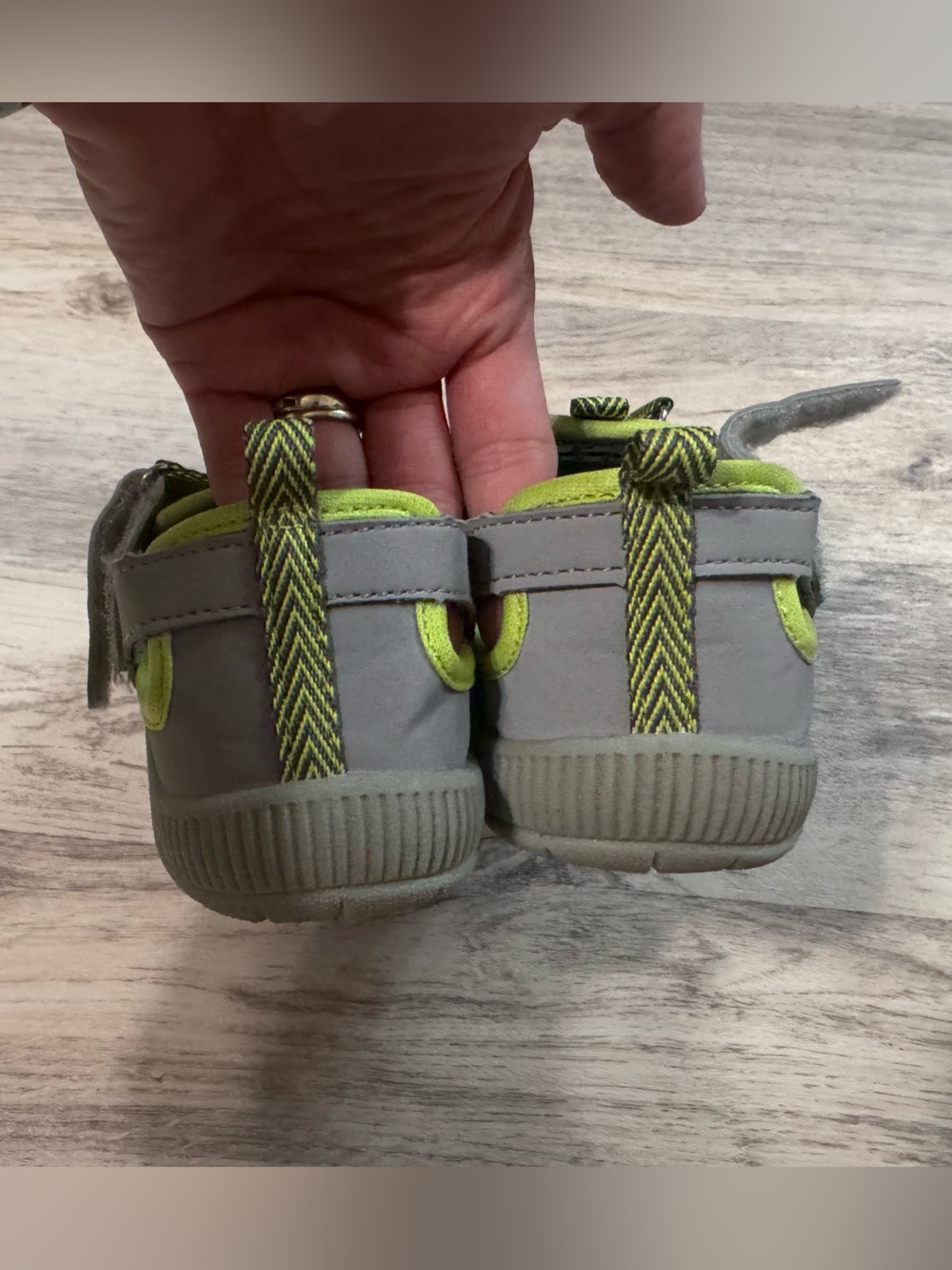 OshKosh B'gosh Gray and Lime Kids sandals - Picture 8 of 8